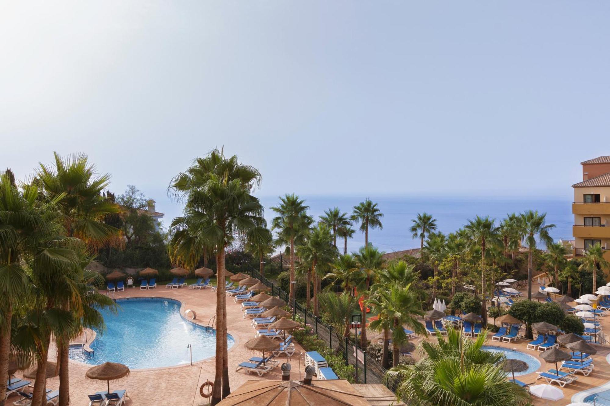 Alcazar Apartahotel *