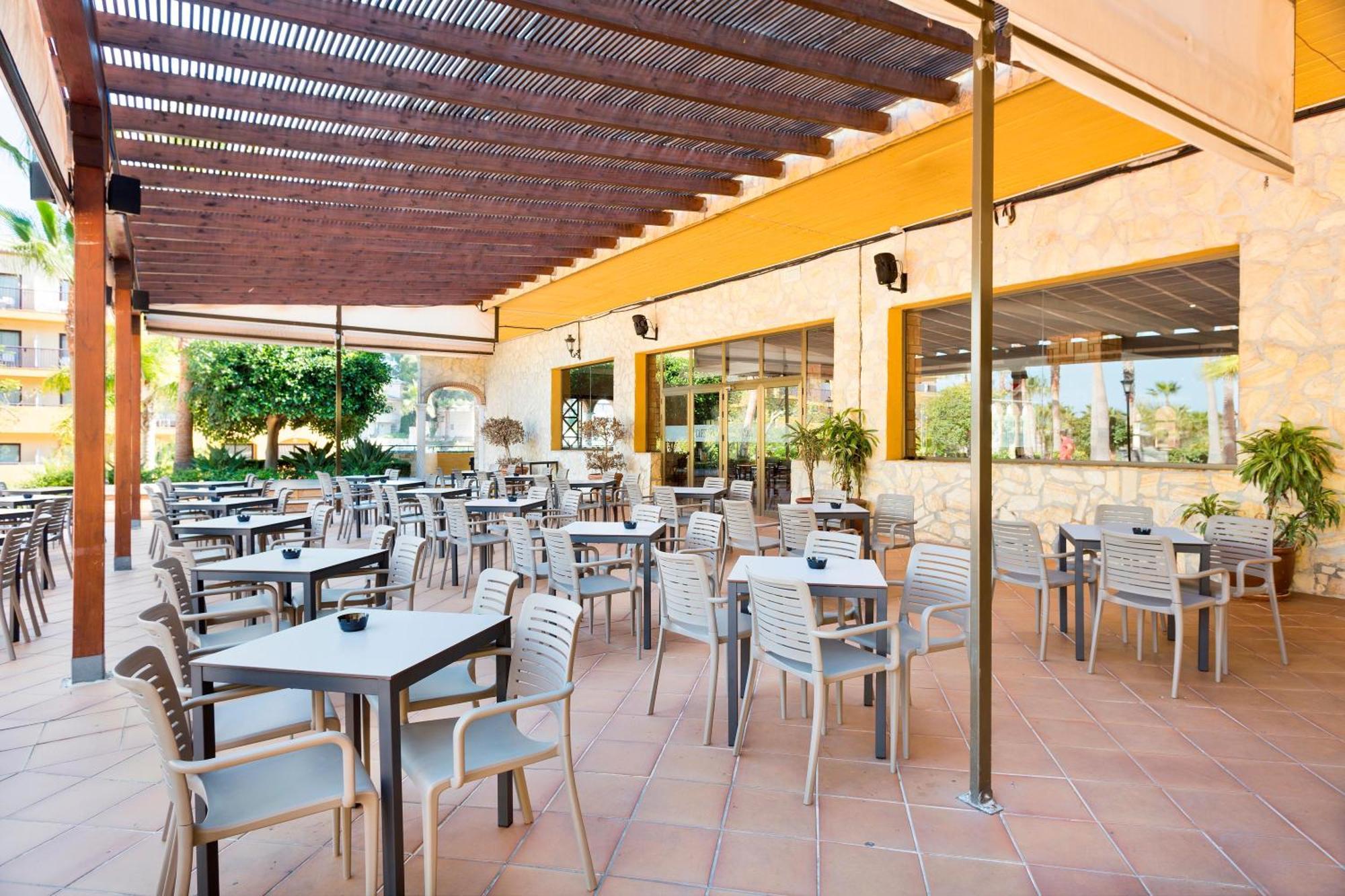 Alcazar Apartahotel