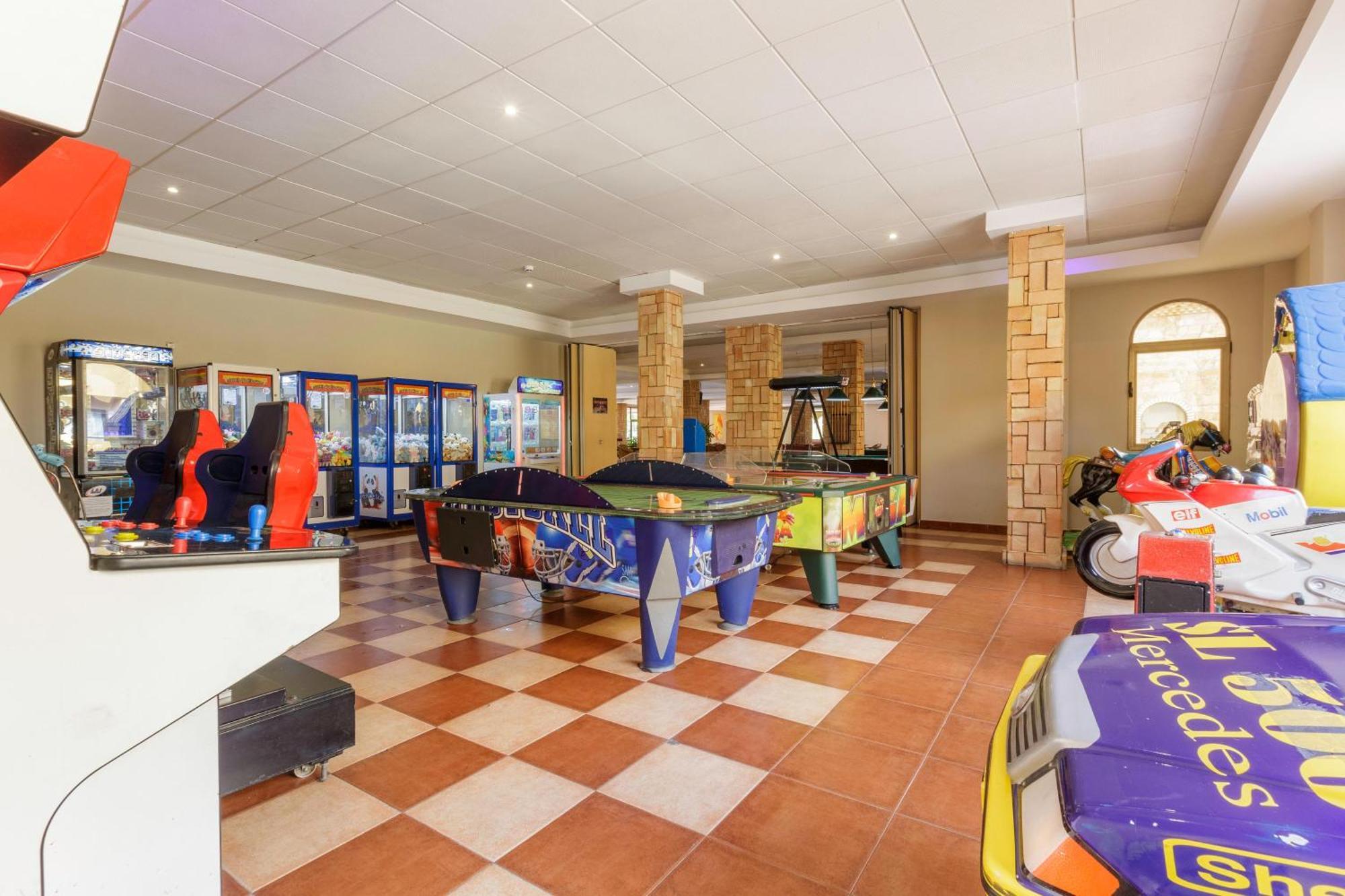 Alcazar Apartahotel